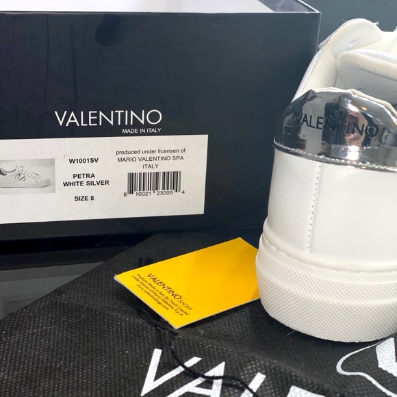 NEW! RARE Valentino Leather Low Top White Sneaker - Picture 5 of 8